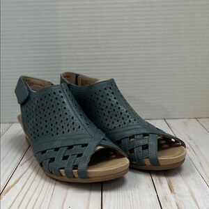Earth perforated sandals. Cork heel. Leather. Velcro strap. Comfort insole. NWOT